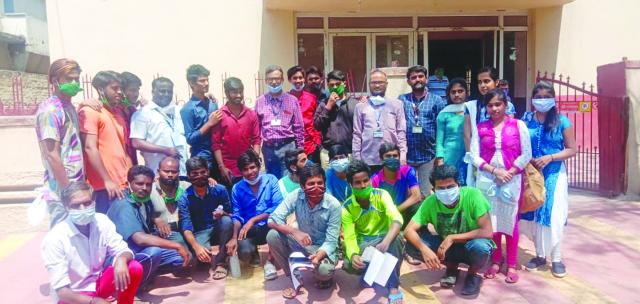 33 ಕಾಮರ್ಿಕರಿಗೆ ತಮ್ಮ ಮನೆಗಳಿಗೆ ತೆರಳಲು ಅವಕಾಶ